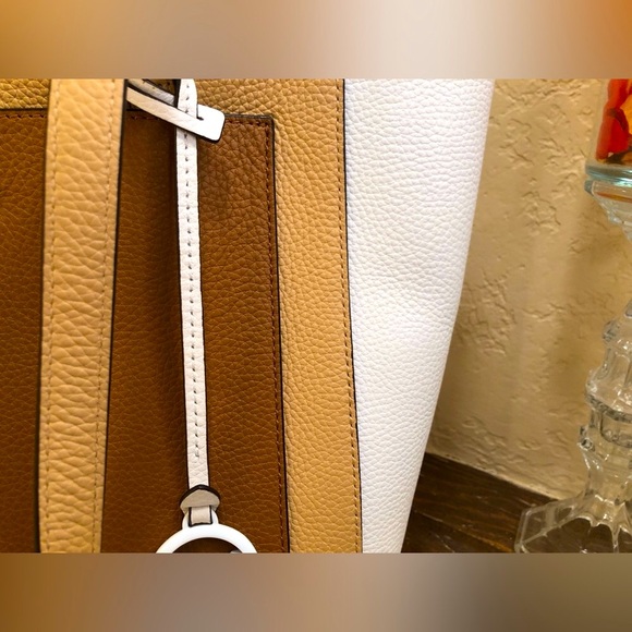 💥Moving to @the_bag_guy💥Michael Kors - Gemma Large Colorblock Tote - Picture 3 of 16